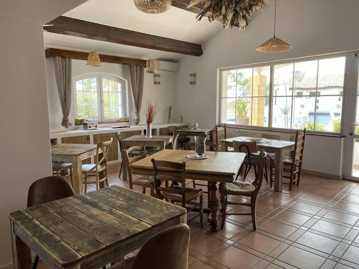 Hotel Du Pont Blanc Saintes-Maries-de-la-Mer