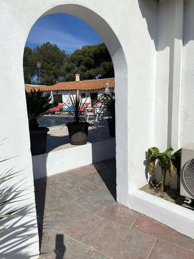 Hotel Du Pont Blanc Saintes-Maries-de-la-Mer 3*,