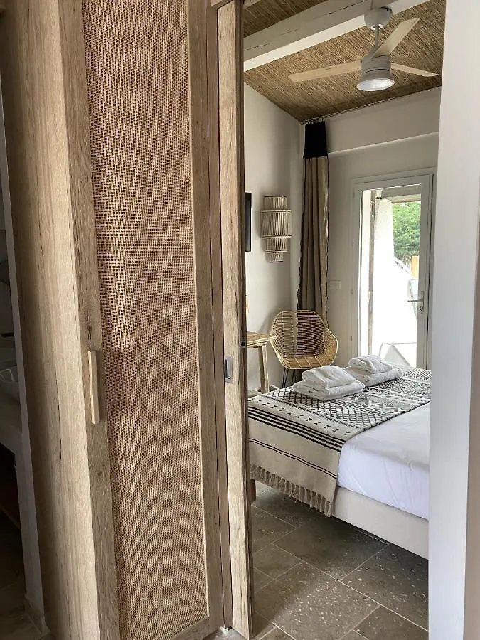 Hotel Du Pont Blanc Saintes-Maries-de-la-Mer 3*,