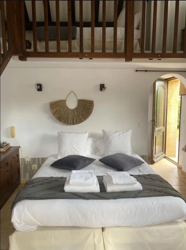 Hotel Du Pont Blanc Saintes-Maries-de-la-Mer 3*,  Frankrijk